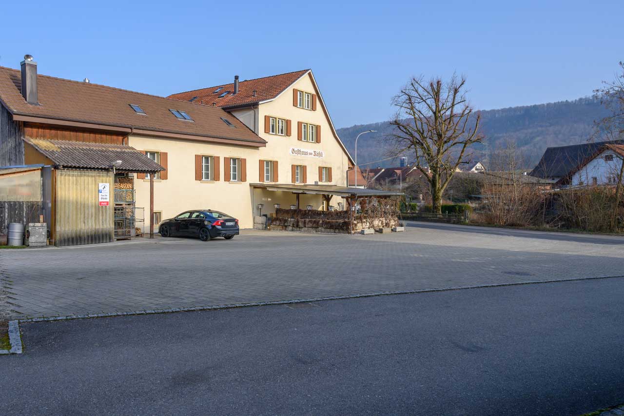 Gasthaus zum Rössli – grosser Parkplatz